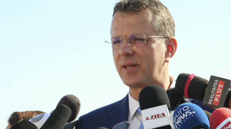 Ionuț Moșteanu a înaintat demisia sa din postul de ministru al Apărării Naționale în urma controverselor legate de studii