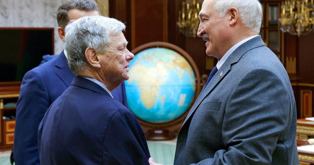 Din spatele ușilor închise ale discuțiilor dintre SUA și Belarus: Lukașenko și resursele sale variate – deținuții politici și vodca.