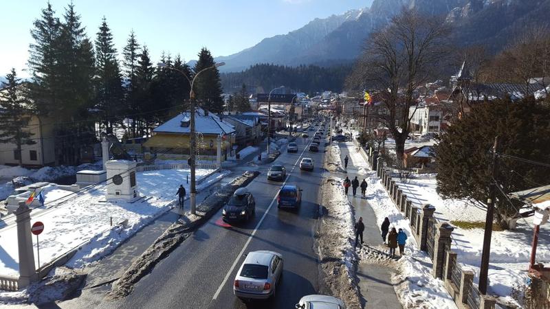 Trafic intens pe DN 1, în județul Prahova. Congestie de 7 kilometri de vehicule la Comarnic.