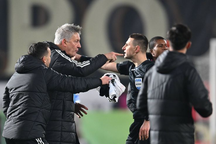 Această penalizare ar putea fi impusă lui Cristiano Bergodi în contextul conflictului cu fotbaliștii de la CFR Cluj.