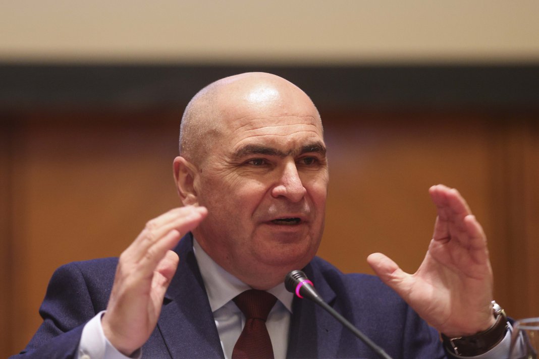 Bolojan sugerează ca medicii absolvenți să fie nevoiți să activeze în România timp de un număr minim de ani: „Ești dator acestei țări”