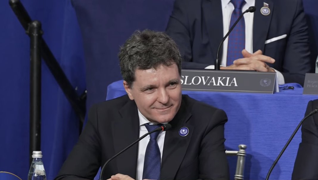 Ceea ce neglijează cei care susțin că președintele Nicușor Dan nu avea loc la Consiliul pentru Pace