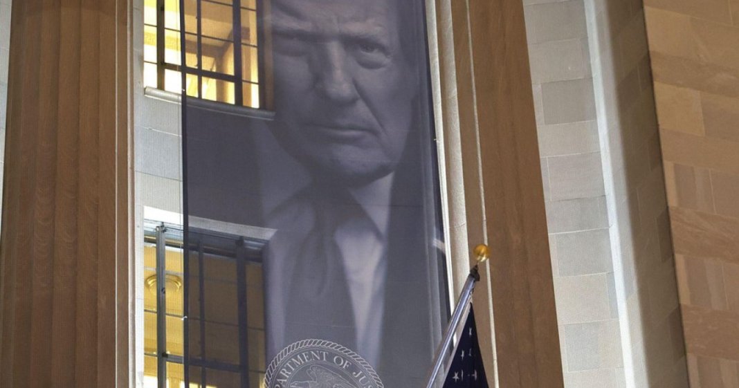 Donald Trump, asemănat cu Nicolae Ceaușescu de către jurnaliștii din Statele Unite: „A înșelat fără ezitare națiunea pentru ultima dată”