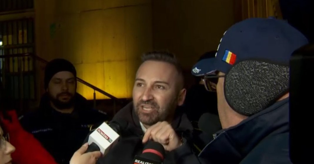 Polițiștii protestatari din Piața Victoriei au încercat să intre în Guvern: „Să mergem să avem o discuție cu...”