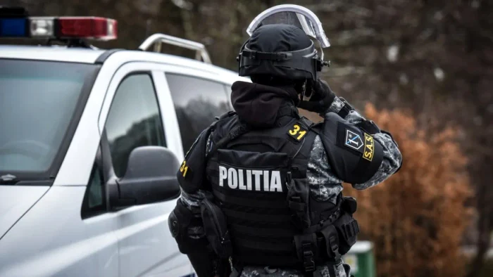 Soția lui Gabriel Cotabiță, arestată în legătură cu cazul de proxenetism din București. Promova pe internet tinerelor și salonul pe care îl gestionase. Soția lui Gabriel Cotabiță, arestată în legătură cu cazul de proxenetism din București. Promova pe internet tinerelor și salonul pe care îl gestionase.