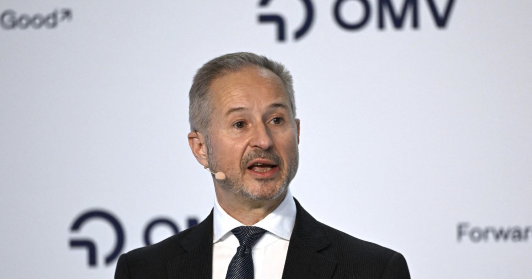 Directorul OMV emită un avertisment despre o eventuală criză de combustibil: „Este necesar să diminuăm utilizarea automobilelor”