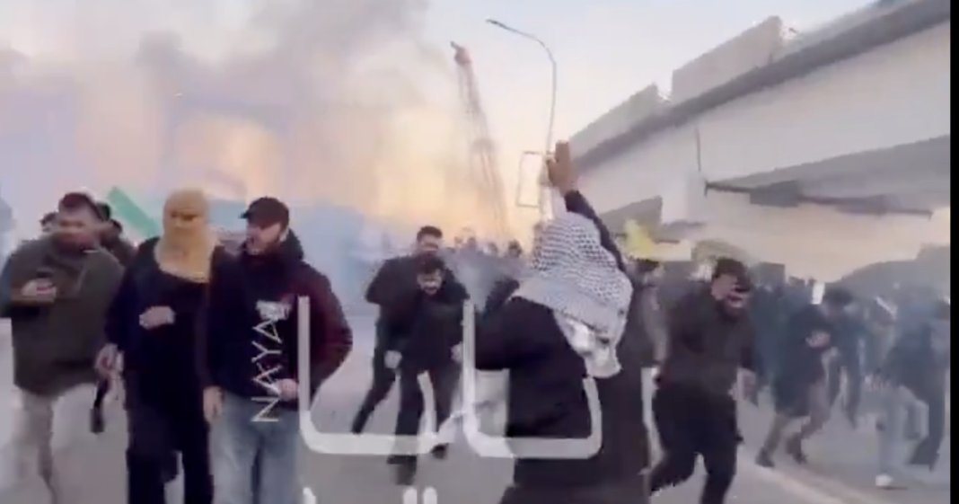 Irak: manifestanții încearcă să intre în Zona Verde, unde este situată ambasada Statelor Unite în Bagdad