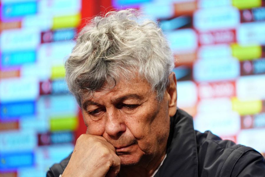 Mircea Lucescu a avut un infarct miocardic acut! A fost salvat de echipa medicală și se află acum în secția de terapie pentru pacienți cu probleme cardiace grave.