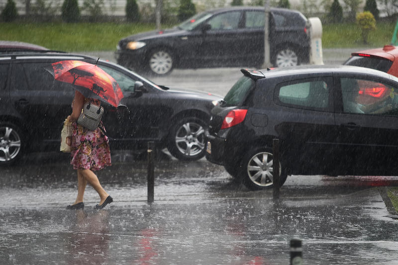 Weekend cu ploi și furtuni în Capitală: ANM preconizează o modificare drastică a condițiilor meteo