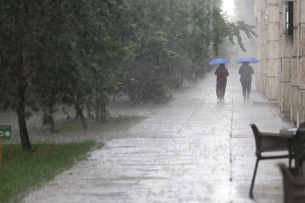 Alerte meteo de urgență pentru București: Perioada și forța furtunii
