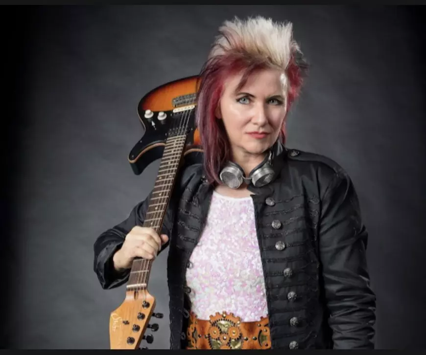 Jennifer Batten, guitarist for Michael Jackson: „She chose to perform in Bucharest to inspire Romanians Jennifer Batten, guitarist for Michael Jackson: „She chose to perform in Bucharest to inspire Romanians.”