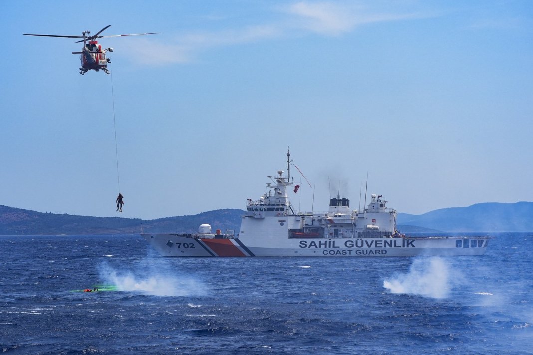 Navă atacată și scufundată în Marea Neagră, declară Garda de Coastă turcă; autorii rămân neidentificați.