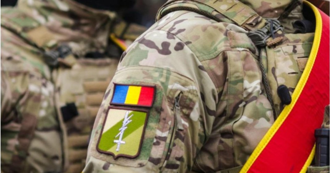 Un ofiţer utiliza resursele Armatei pentru a-şi cumpăra adidaşi şi tricouri, implicând soldaţii în vopsirea acestora.