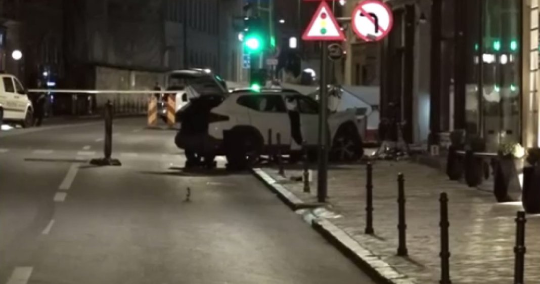 Doi pietoni, decedați după ce un vehicul a pătruns pe trotuar pe strada Mureșenilor din...