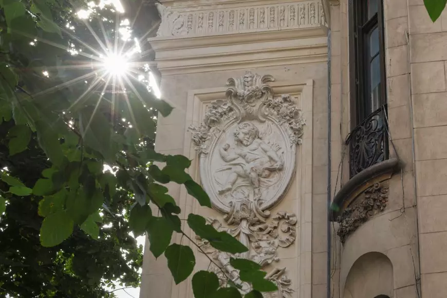 Palatul Cantacuzino: O comoară a Bucureștiului în confruntarea cu timpul, în contextul în care restaurarea este în stand-by. Palatul Cantacuzino: O comoară a Bucureștiului în confruntarea cu timpul, în contextul în care restaurarea este în stand-by.