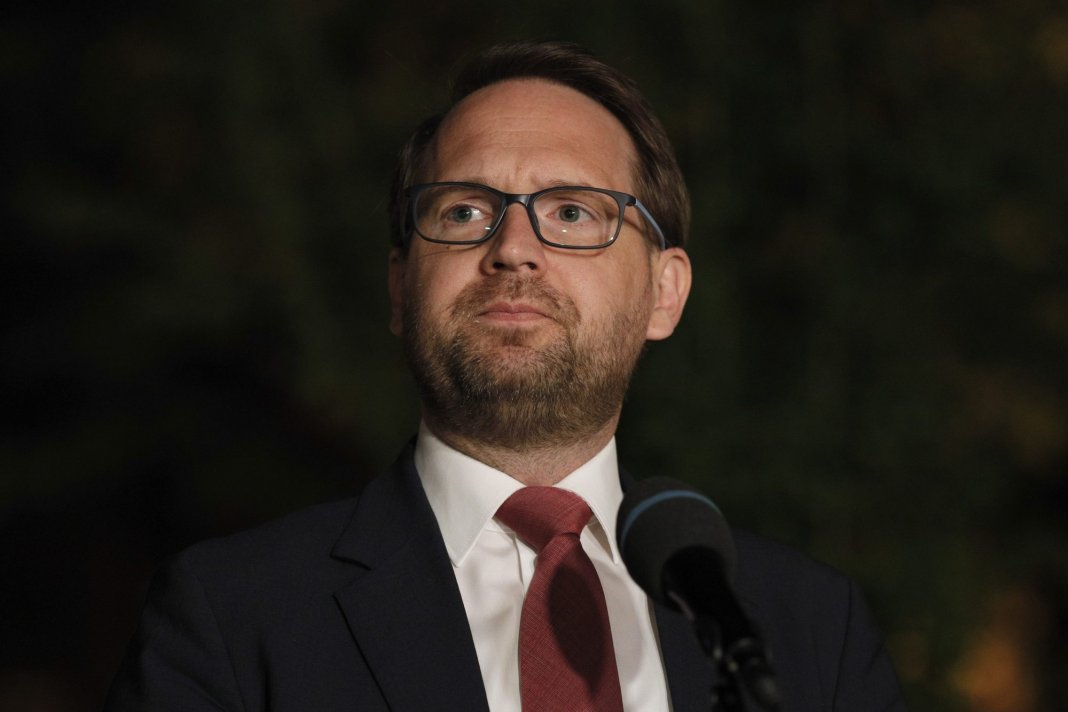 USR acuză CCR de „violare a Constituției”. Fritz: „Putem fi liniștiți: CCR-PSD a justificat că penalizarea nu se referă la mine, ci la mandatul meu”